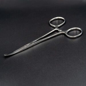 Szczypce Kelly do piercingu - zagięte