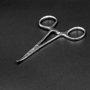 Szczypce mikro Mosquito do piercingu - zagięte